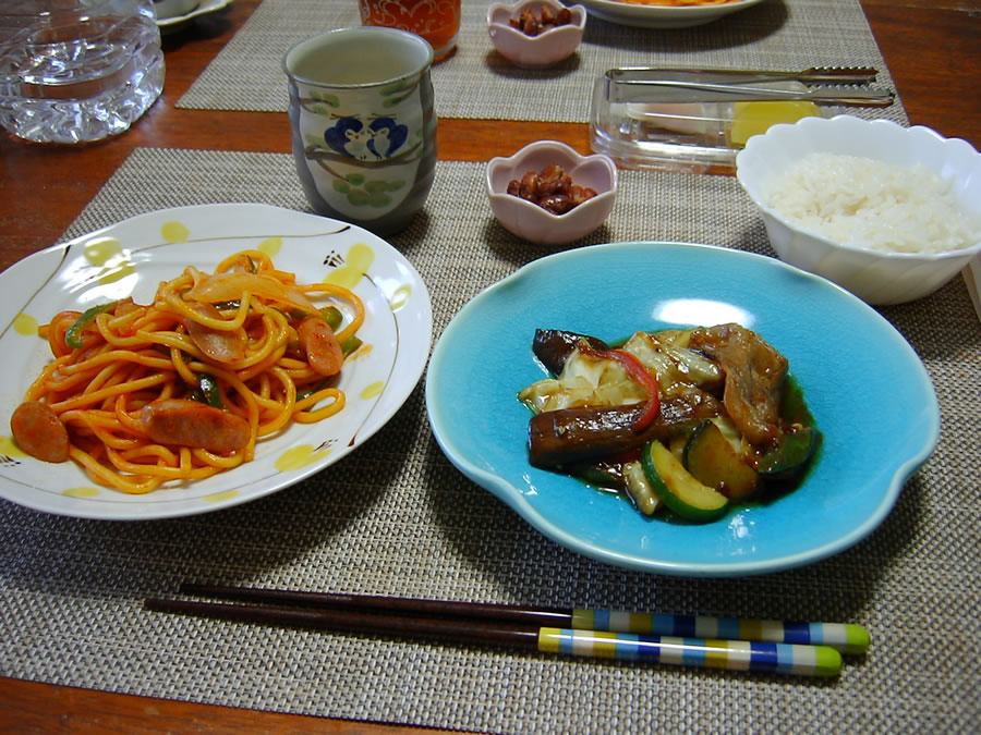 懐かしのナポリターンと夏野菜のカレー炒め