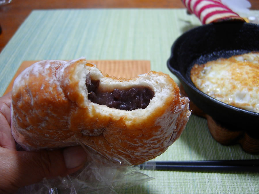 揚げあんパンと目玉焼き