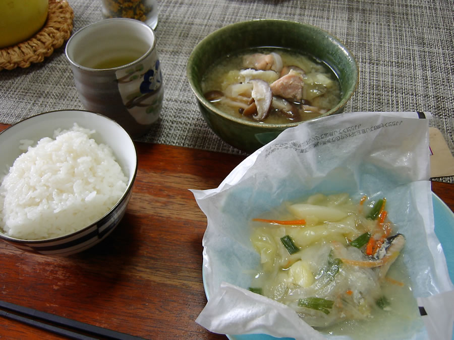 紙包み骨取り秋鮭と国産野菜の和風オイル蒸し