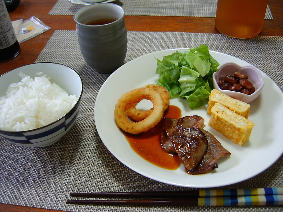 イカリングとお肉と玉子焼き