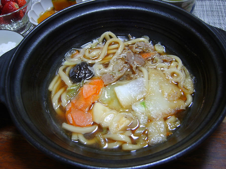 すき焼き鍋うどん入り