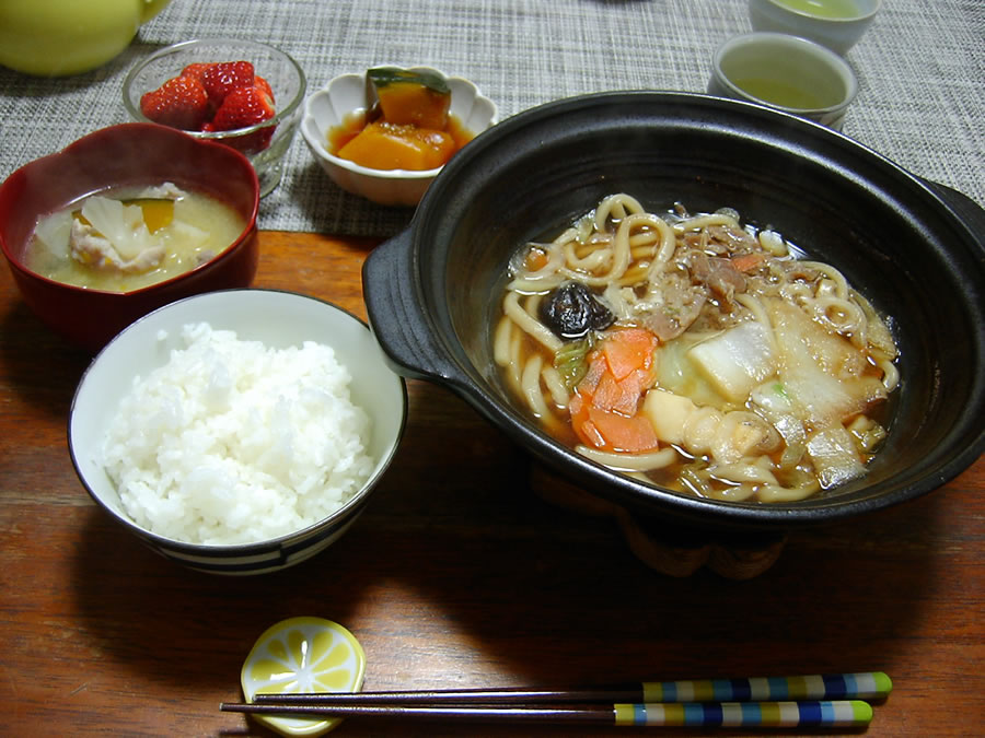 すき焼き鍋うどん入り