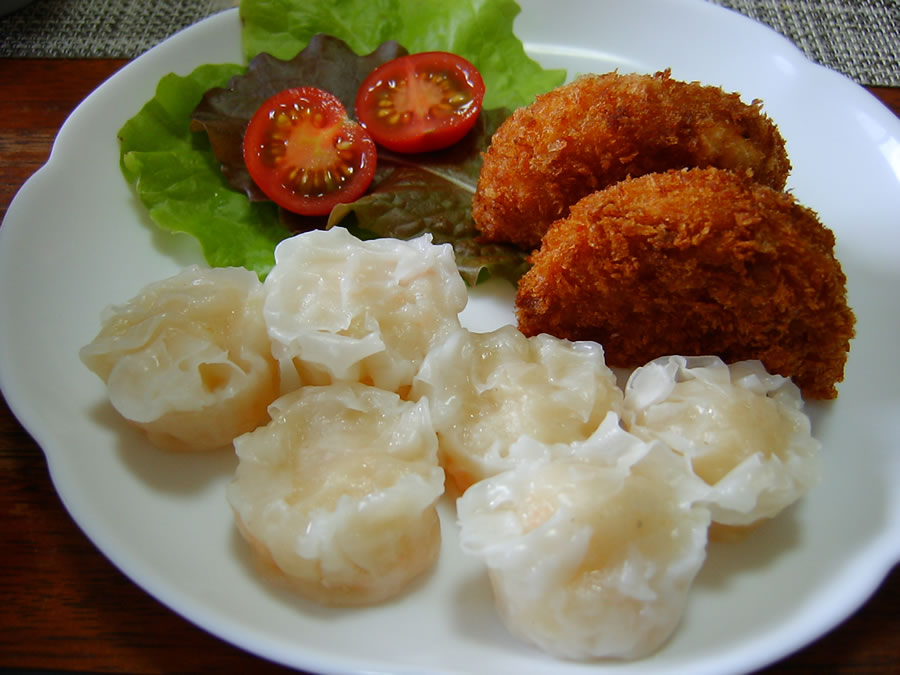 タケノコご飯とシューマイとコロッケ