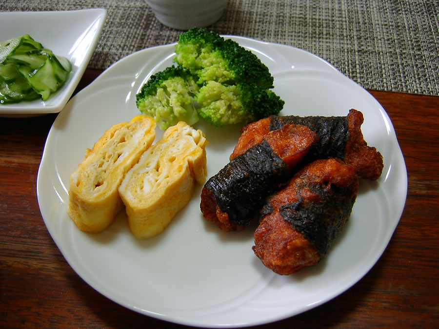 玉子焼きと海苔巻きチキン