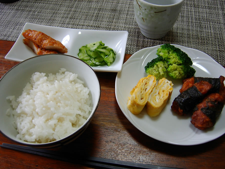 玉子焼きと海苔巻きチキン