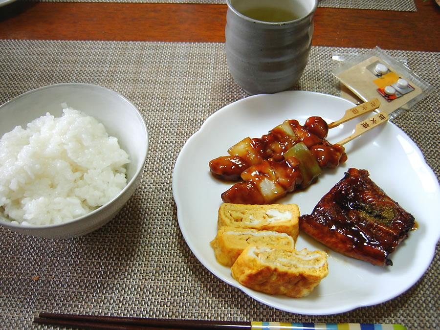 焼き鳥と鰻の蒲焼と玉子焼き