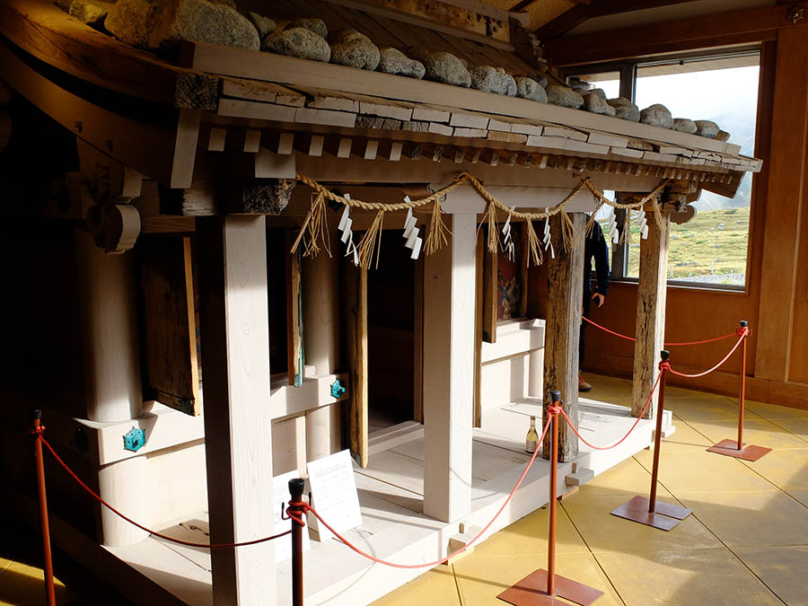 雄山神社峰本社の旧社殿