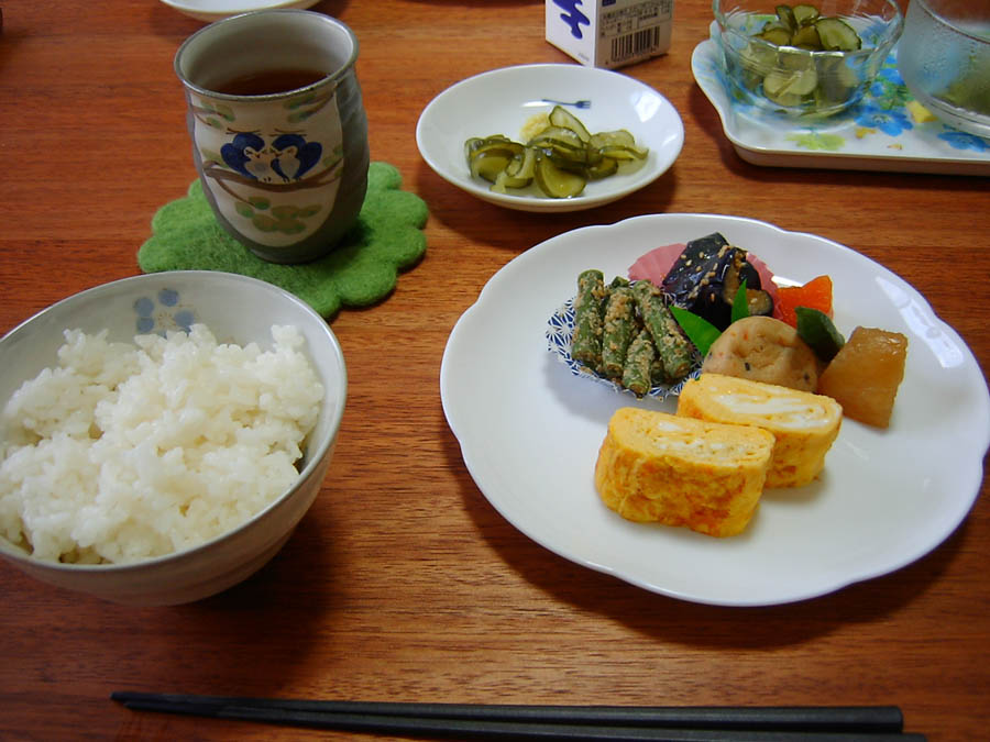 玉子焼きとおかず盛合せ