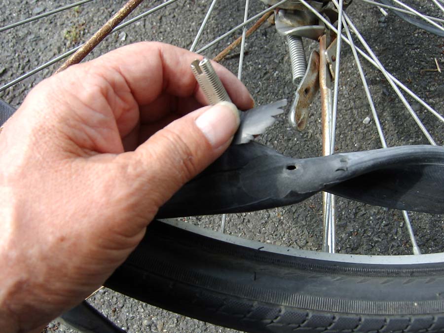 自転車のチューブ破損