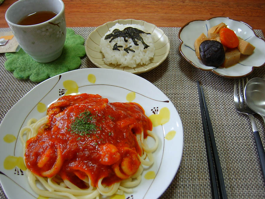 えび・いか・あさりのペスカトーレソース生パスタ