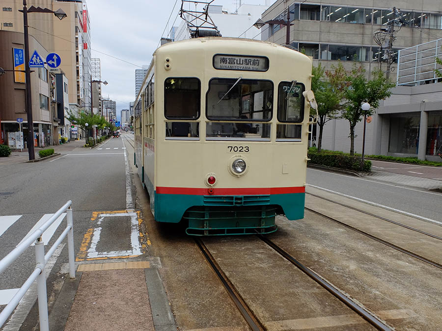 路面電車でホテルへ