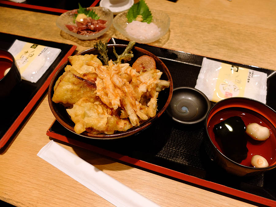 白えびほたるいかブリ富山スペシャル天丼