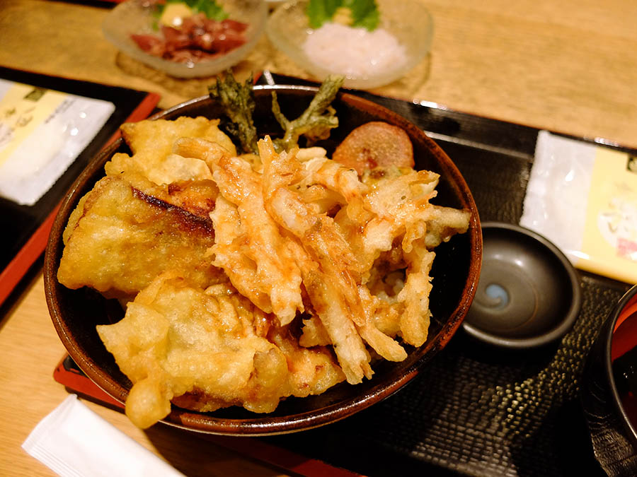 白えびほたるいかブリ富山スペシャル天丼