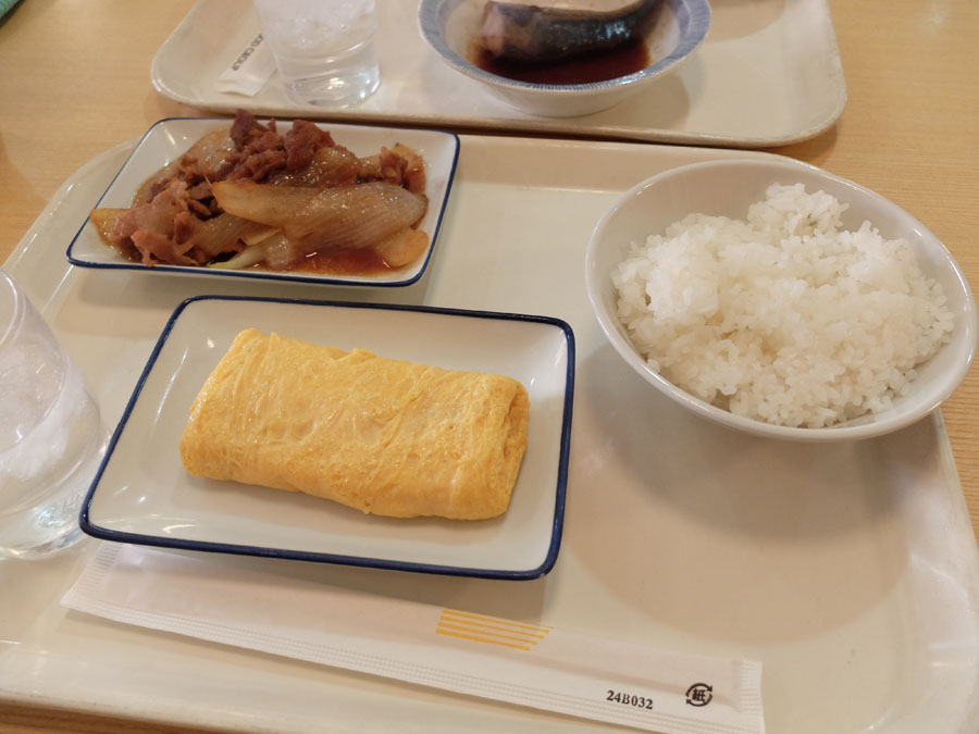 針テラス食堂で昼食