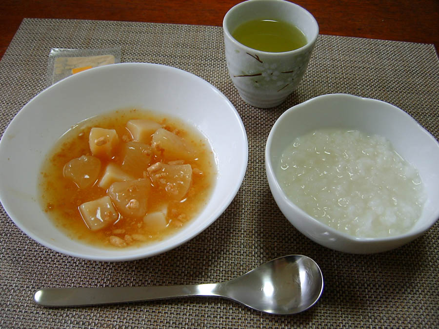 大根とじゃがいもの鶏そぼろあんかけ