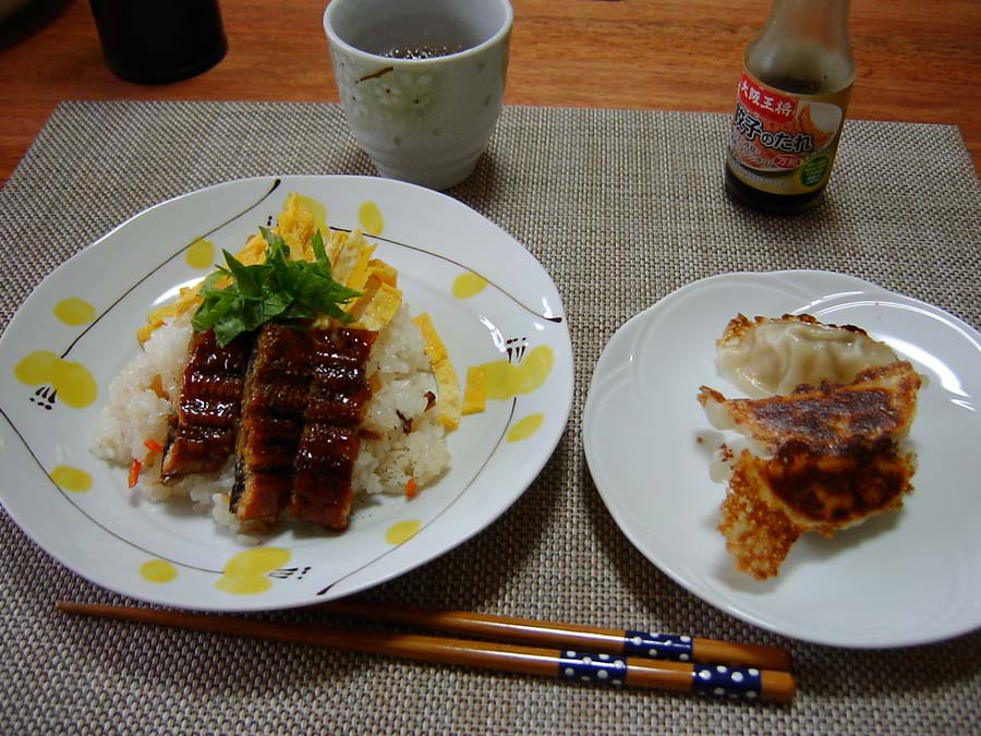 ちらし寿司と焼き餃子